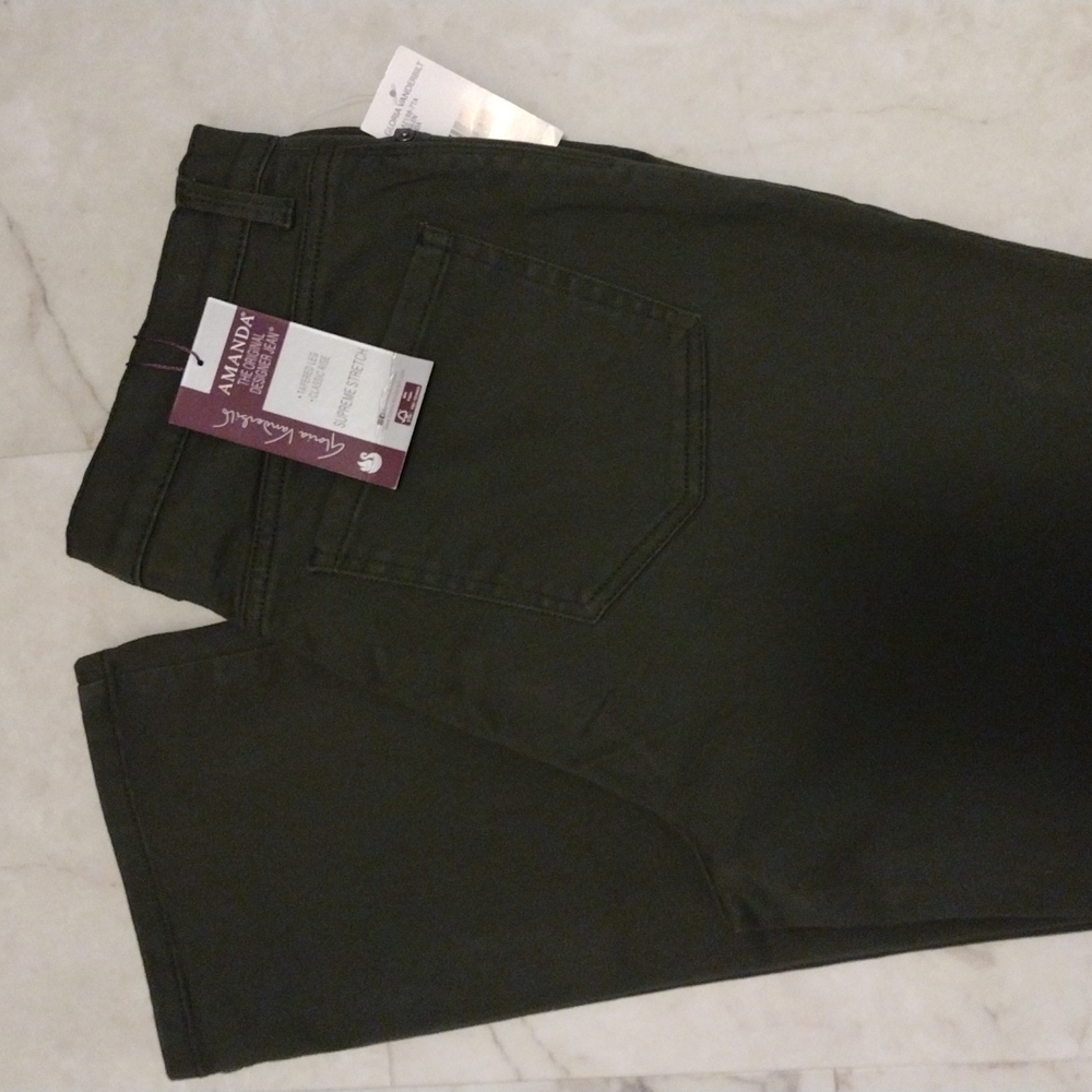 Gloria Vanderbilt Pine Glen Amanda jeans.